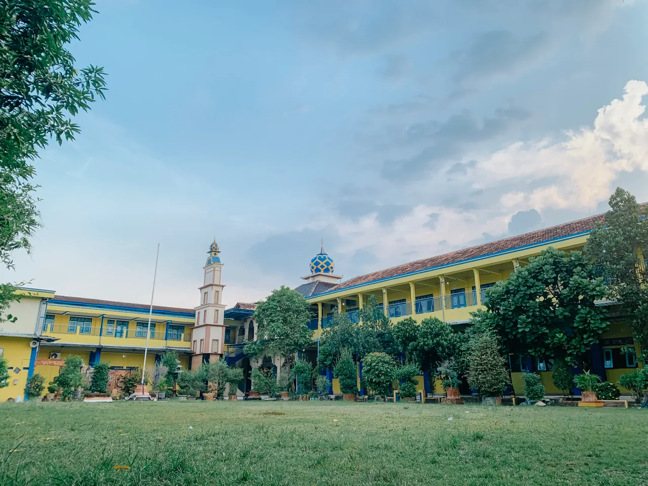 Lapangan Tengah