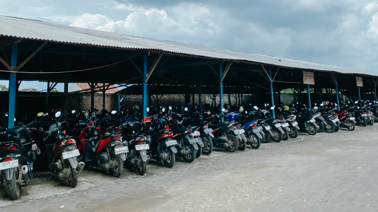 Parkiran Siswa Barat